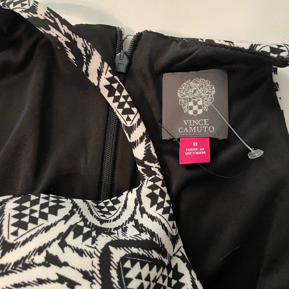 Vince Camuto Women's Fit Flare Dress Halter Sleeves size 8 Black White Printed - Picture 9 of 10